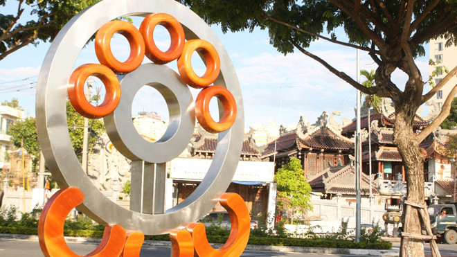 Tác phẩm do Úc gửi sang đã được lắp dựng tại công viên vườn tượng APEC. Ảnh: KHÁNH HÀ