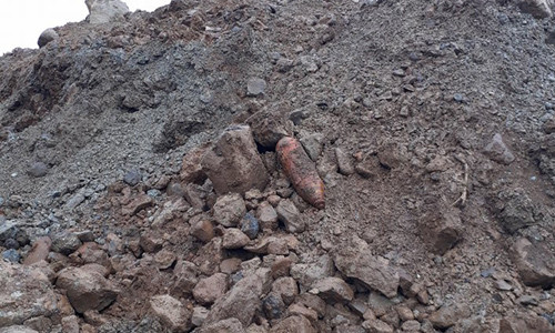 Phát hiện bom 'khủng' khi dùng máy xúc khai thác đá