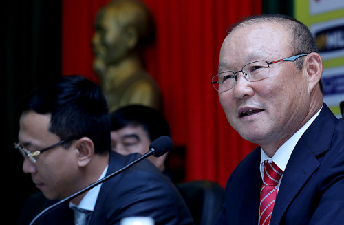 HLV Park Hang-seo dự khán trận đấu của HAGL