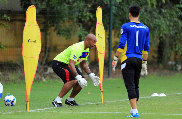 Cựu thủ môn Blackburn Jason Brown trong buổi tập sáng nay - Ảnh: Gia Hưng