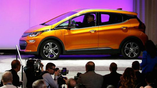 Mẫu Chevrolet Bolt EV trình làng tại North American International Auto Show tại Detroit hồi tháng 9 vừa qua. Ảnh: Reuters 