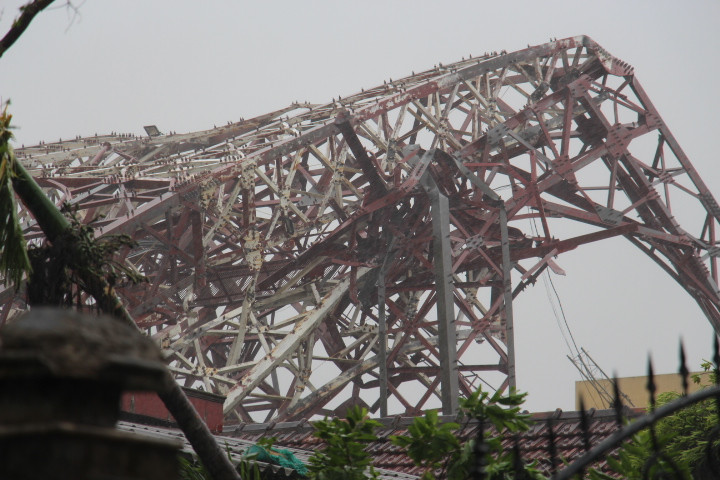 Lập tổ điều tra sự cố sập 2 tháp truyền hình trong bão số 10