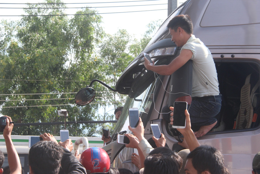 Lo ngại an ninh, trạm thu phí Biên Hòa vẫn 'xả cửa'