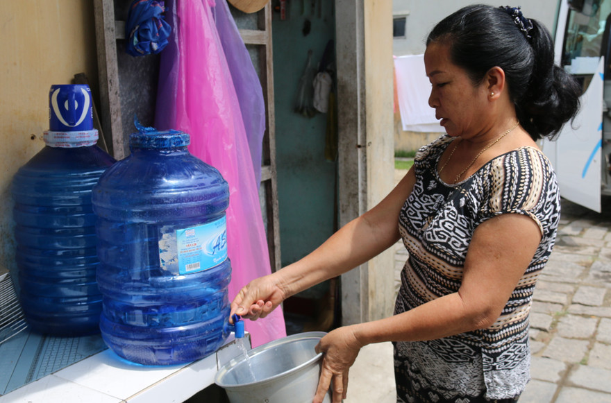 Tháo đập ngăn mặn, hàng ngàn hộ dân phố cổ Hội An thiếu nước