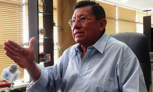 Chủ tịch FEF Carlos Villacis phạt nặng năm tuyển thủ. Ảnh: FEF.