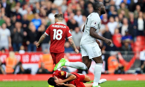 Lukaku bị Lovren tố là cố tình đánh nguội