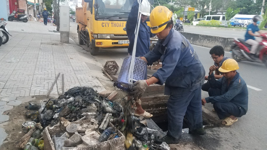 Tìm nguyên nhân siêu máy bơm 'bất lực' trước đường ngập