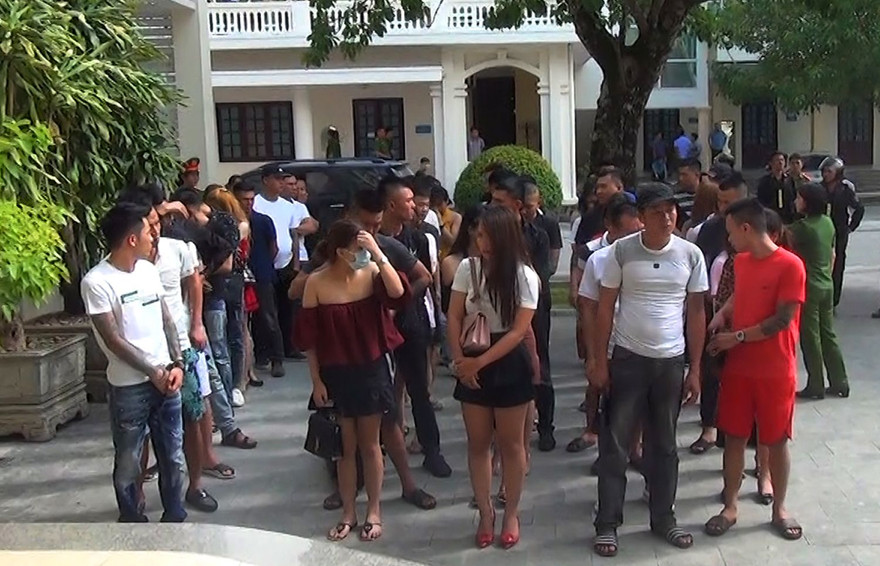 54 nam, nữ bị bắt quả tang tổ chức, sử dụng ma tuý trong tiệc mừng sinh nhật. Ảnh: Công an Thanh Hoá