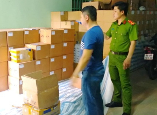 Phát hiện hơn 200.000 lọ thuốc kháng sinh 'dỏm' sắp bán cho người bệnh