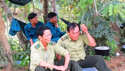Lực lượng chức năng tăng cường chốt chặn không cho người dân khai thác vàng tự phát.