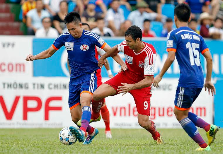 Trận đấu giữa Than Quảng Ninh và Đồng Nai có đến 8 bàn thắng. Ảnh: Báo Dân Trí