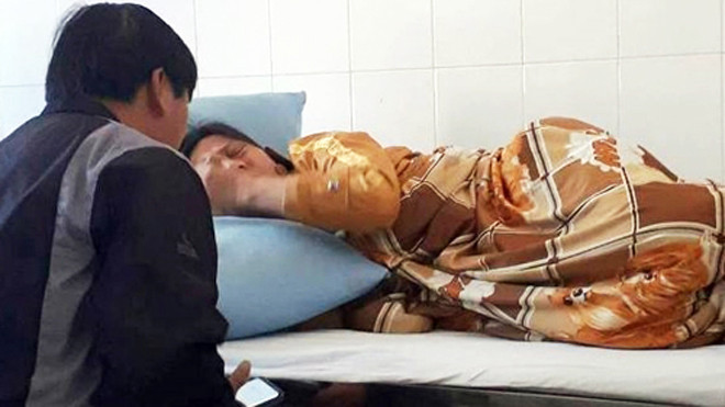 Bà Hoàn nằm điều trị tại bệnh viện 