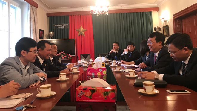 Đoàn đại biểu cấp cao TN Việt Nam làm việc với Đại sứ quán Việt Nam tại Séc