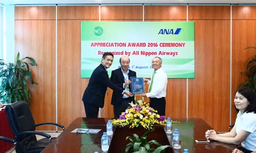 Vietnam Airlines nhận chứng chỉ suất ăn xuất sắc từ hãng hàng không 5 sao 