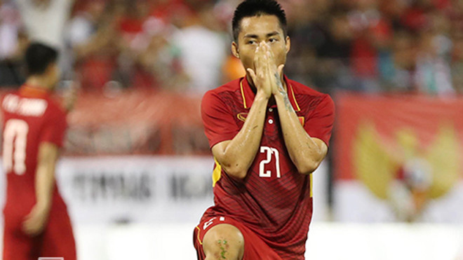 Hồ Tuấn Tài bỏ lỡ hàng tá cơ hội ngon ăn trong trước khung thành Indonesia. Ảnh: Đức Đồng. 