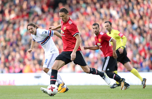 Matic (giữa) hòa nhập rất nhanh vào lối chơi của Man Utd. Ảnh: Reuters