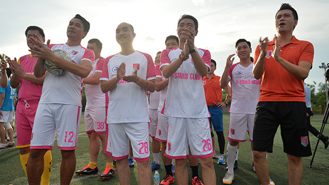 Giao lưu bóng đá gây quỹ ủng hộ đồng bào Mù Cang Chải 