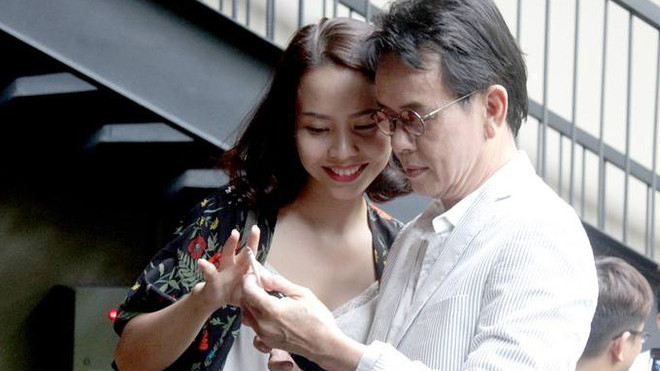 Nhạc sĩ Đức Huy nói về vợ kém 44 tuổi và chuyện có con ở tuổi 70