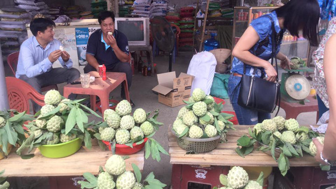 Trái na ngon, bổ, lành Chi Lăng đang hút khách *ảnh: Duy Chiến