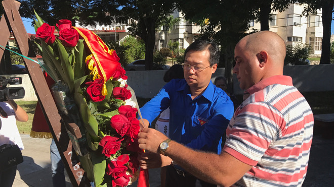 Thăm tượng đài Bác và Làng Bến Tre ở Cuba