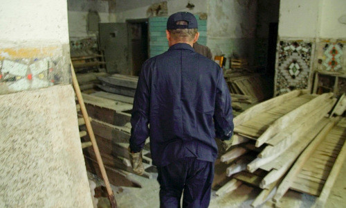 Điệp viên X5 trong phân xưởng làm việc. Ảnh: CNN.