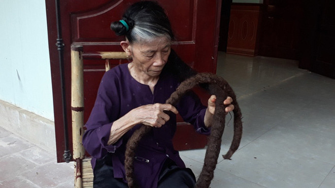 Cận cảnh “bộ tóc rồng” dài gần 3m
