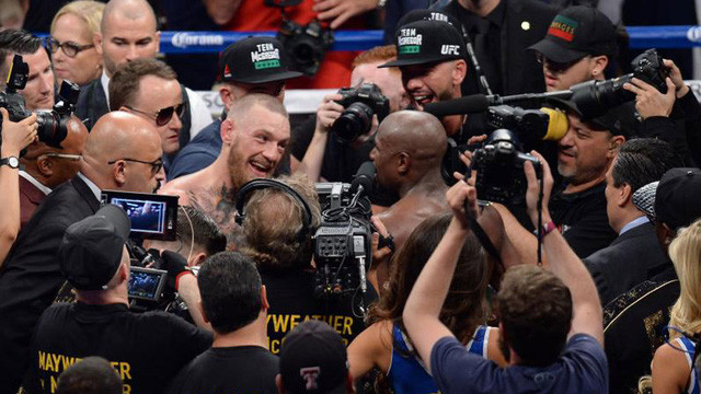 McGregor và Mayweather cùng vui sau trận đấu vì nhận được số tiền khổng lồ