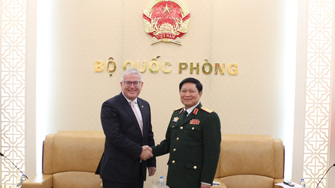 Đại tướng Ngô Xuân Lịch và Đại sứ Craig Chittick trong buổi gặp sáng 2/8