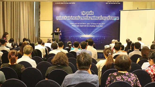 PGS.TS. Nguyễn Thị Xuyên, Chủ tịch Tổng hội Y học Việt Nam – Nguyên Thứ trưởng Bộ Y tế khai mạc buổi Tập huấn