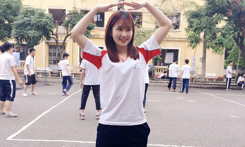 Bức ảnh "hot girl thể dục" hiện được chia sẻ trên nhiều diễn đàn.