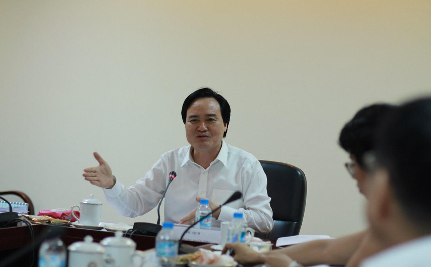 Bộ trưởng Bộ GD&ĐT Phùng Xuân Nhạ họp cùng các chuyên gia