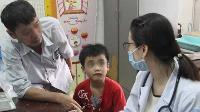 Hàng loạt trẻ đã bị Hội chứng TIC phải nhờ đến sự hỗ trợ chuyên môn của các bác sĩ