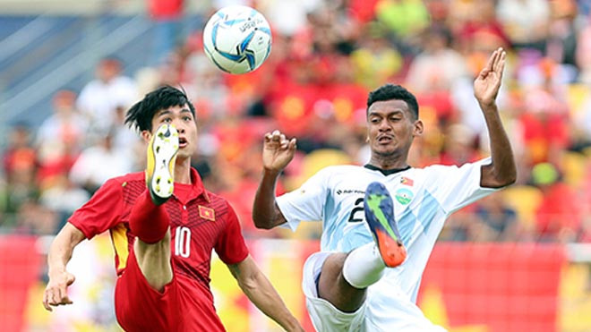 Công Phượng không thoả mãn sau chiến thắng đậm mà cho biết sẽ nỗ lực hơn để có nhiều bàn thắng. Ảnh: Đức Đồng.