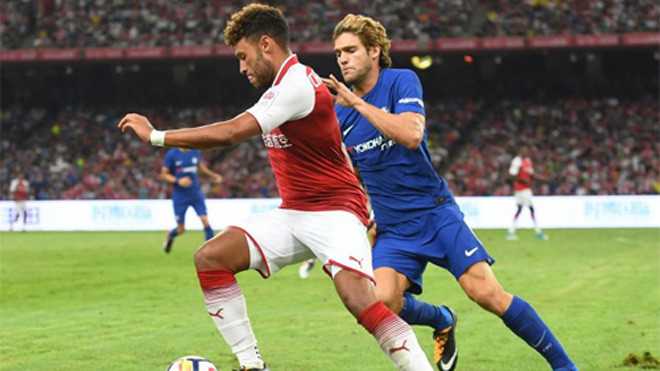 Oxlade-Chamberlain quyết định gắn bó với Chelsea, thay vì đến Liverpool.