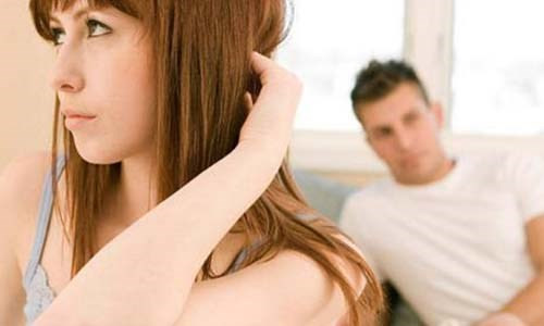 Chưa cưới, bạn gái đã tuyên bố không sống chung với nhà chồng (Ảnh minh họa) 