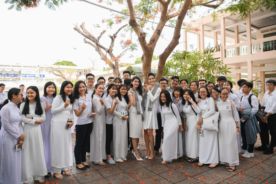 Hoa hậu Thùy Dung: Tri thức quý hơn vàng! 