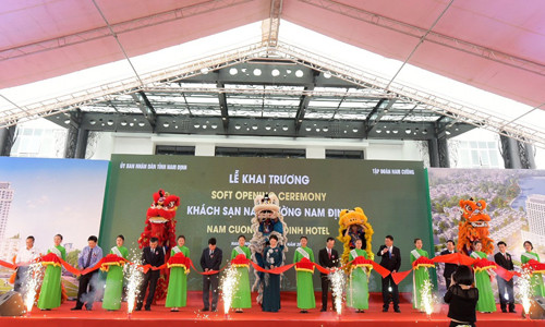 Lễ cắt băng khai trương