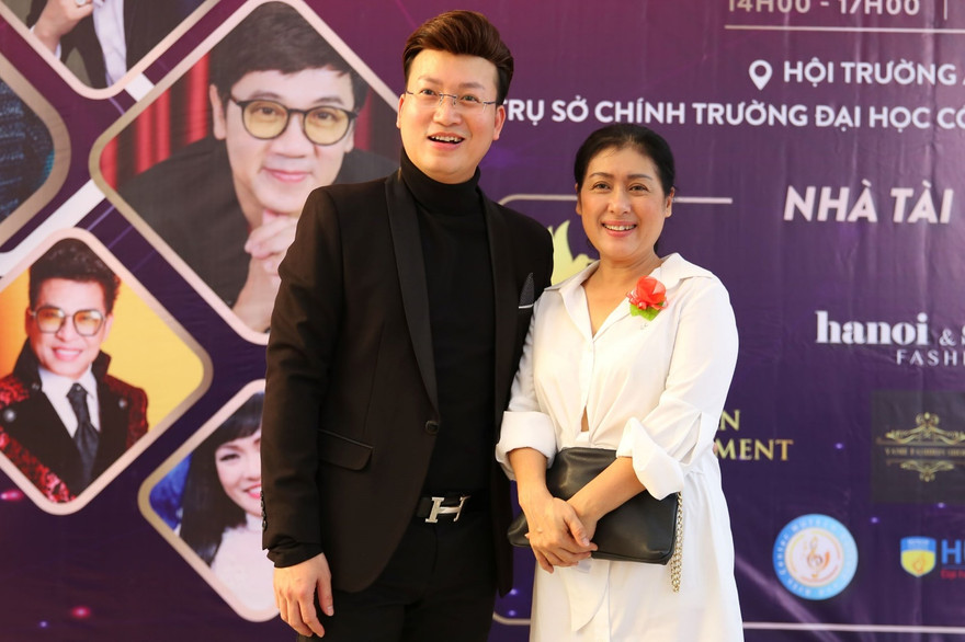 Dự án cộng đồng “Trái tim yêu thương” nhận được sự ủng hộ của nhiều nghệ sĩ nổi tiếng (Ảnh: Nghệ sỹ ưu tú Thanh Thủy có mặt tại sự kiện ra mắt dự án) 