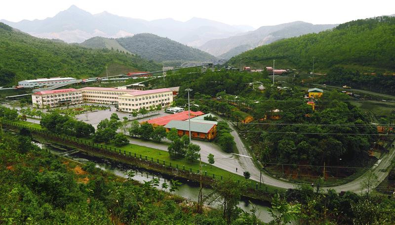 Toàn cảnh Trung tâm ĐHSX mặt bằng +125 Than Nam Mẫu (Ảnh Quốc Khương)