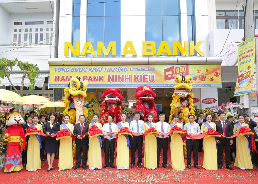 Tưng bừng khai trương Nam A Bank Ninh Kiều tại số 230 Nguyễn Văn Cừ, Phường An Hòa, Quận Ninh Kiều, TP Cần Thơ.