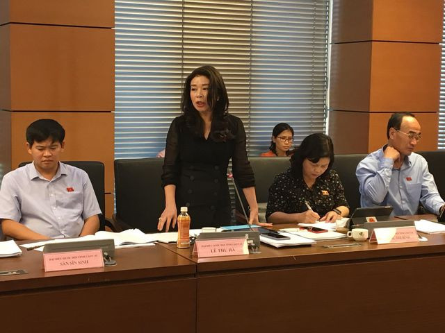 Đại biểu Lê Thu Hà cho rằng phụ huynh lợi dụng chức vụ, quyền hạn gây ảnh hưởng với người khác để con em được nâng điểm có thể coi là hành vi trục lợi.