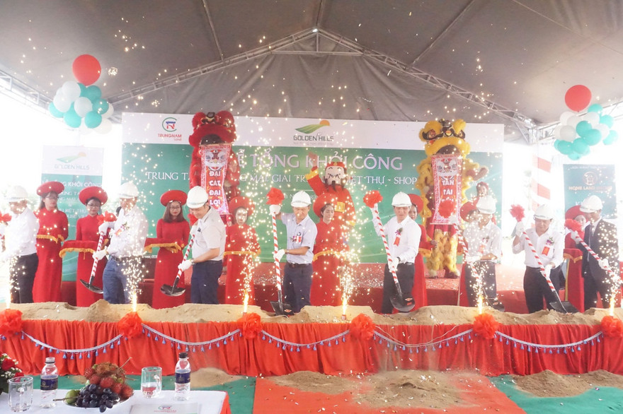 Lãnh đạo Trung Nam Land, HomeLand Group, các đối tác làm lễ tổng khởi công trung tâm thương mại, khu phố Địa Trung Hải Diamond Palace, tuyến phố kinh doanh, kinh đô thời trang... tại Godlden Hills