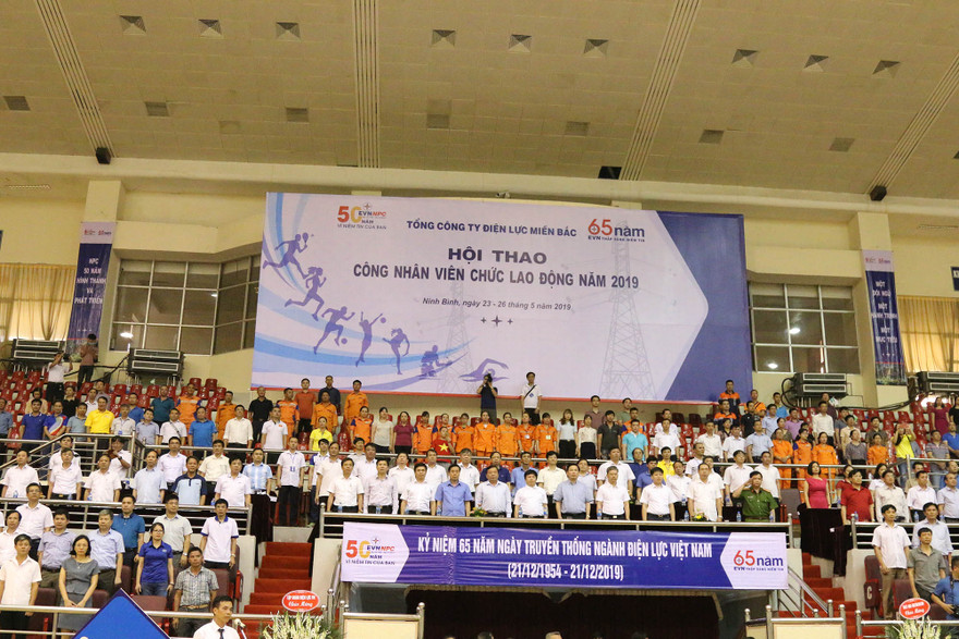 Đại biểu và đông đảo CNVC-NLĐ đã có mặt trong buổi khai mạc