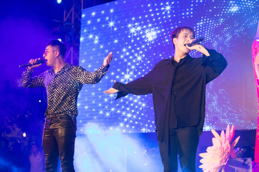 Dàn sao Vpop “đốt cháy” sân khấu Phố hàng nóng năm 2018.