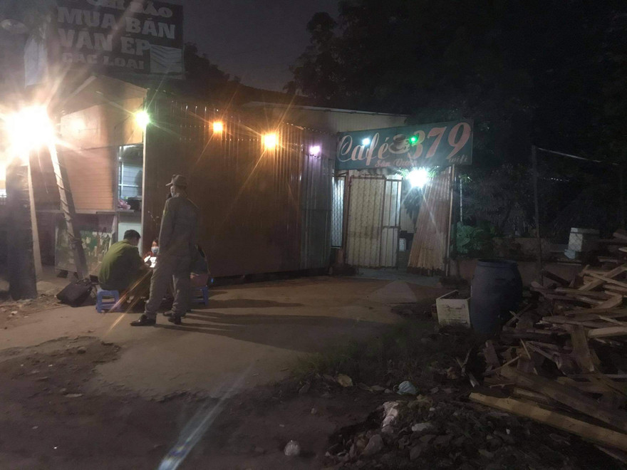 Công an lấy lời khai tại hiện trường