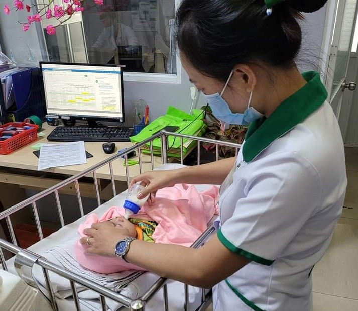 Bé 3 tháng tuổi nguy kịch trong bệnh viện bị mẹ ruột bỏ rơi