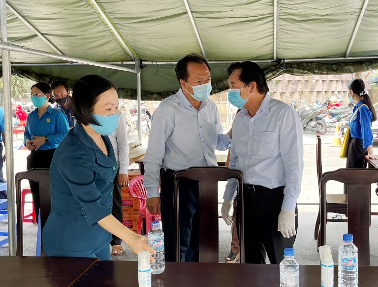 Cư dân bất ngờ khi bị phong tỏa nơi sinh sống do có ca dương tính với SARS- CoV-2