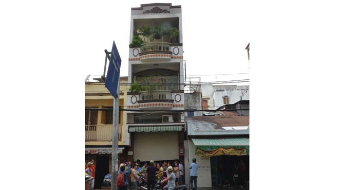 Cả khu phố náo loạn vì căn nhà vắng chủ bốc cháy