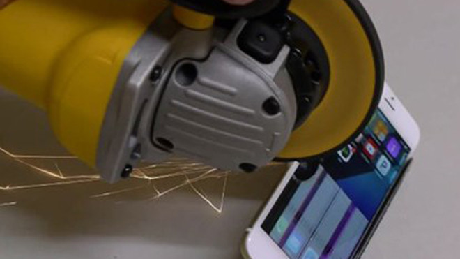 Chuyện gì xảy ra khi iPhone 6 đối mặt máy cưa?