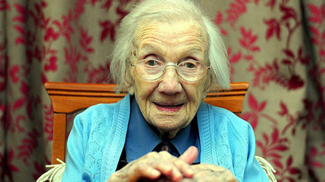 Bí quyết sống trường thọ của bà chính là ăn cháo, tập thể dục và "tránh xa đàn ông".